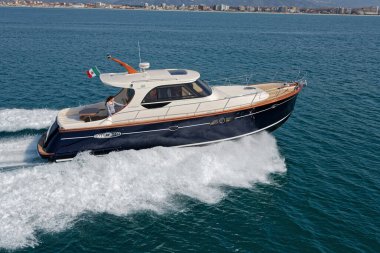 İtalya, Fiumicino (Roma), 12 Mart 2007, Newport 46 ABATI YACHTS lüks yat, hava manzaralı - EDITORIAL