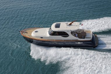 İtalya, Fiumicino (Roma), 12 Mart 2007, Newport 46 ABATI YACHTS lüks yat, hava manzaralı - EDITORIAL