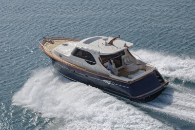 İtalya, Fiumicino (Roma), 12 Mart 2007, Newport 46 ABATI YACHTS lüks yat, hava manzaralı - EDITORIAL