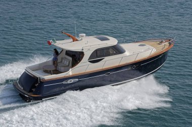 İtalya, Fiumicino (Roma), 12 Mart 2007, Newport 46 ABATI YACHTS lüks yat, hava manzaralı - EDITORIAL