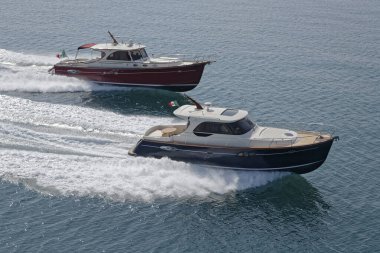 İtalya, Fiumicino (Roma), 12 Mart 2007, Newport 46 ve Portland 55 ABATI YACHTS lüks yatlar, hava manzarası - EDITORIAL