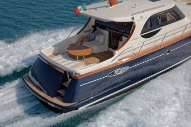 İtalya, Fiumicino (Roma), 12 Mart 2007, Newport 46 ABATI YACHTS lüks yat, hava manzaralı - EDITORIAL