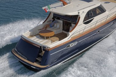 İtalya, Fiumicino (Roma), 12 Mart 2007, Newport 46 ABATI YACHTS lüks yat, hava manzaralı - EDITORIAL