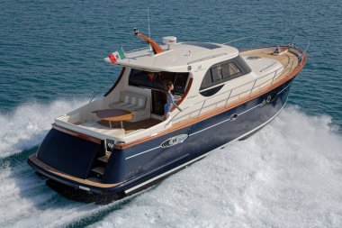 İtalya, Fiumicino (Roma), 12 Mart 2007, Newport 46 ABATI YACHTS lüks yat, hava manzaralı - EDITORIAL