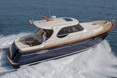 İtalya, Fiumicino (Roma), 12 Mart 2007, Newport 46 ABATI YACHTS lüks yat, hava manzaralı - EDITORIAL