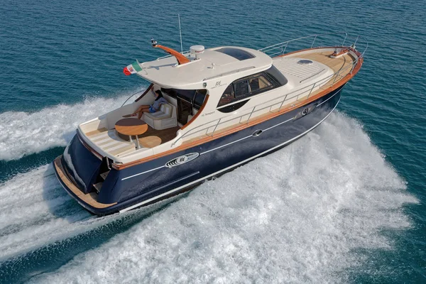 İtalya, Fiumicino (Roma), 12 Mart 2007, Newport 46 ABATI YACHTS lüks yat, hava manzaralı - EDITORIAL