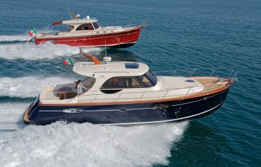 İtalya, Fiumicino (Roma), 12 Mart 2007, Newport 46 ve Portland 55 ABATI YACHTS lüks yatlar, hava manzarası - EDITORIAL