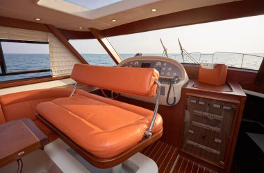 İtalya, Tuscany, Viareggio, 12 Mart 2007, Newport 46 ABATI YACHTS lüks yat, restoran, sürücü konsolu