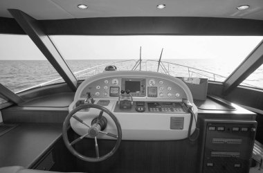 İtalya, Tuscany, Viareggio, 12 Mart 2007, Newport 46 ABATI YACHTS lüks yat, restoran, sürücü konsolu