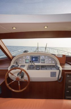 İtalya, Tuscany, Viareggio, 12 Mart 2007, Newport 46 ABATI YACHTS lüks yat, restoran, sürücü konsolu