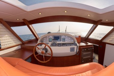 İtalya, Tuscany, Viareggio, 12 Mart 2007, Newport 46 ABATI YACHTS lüks yat, restoran, sürücü konsolu