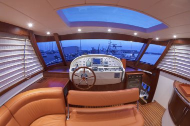 İtalya, Tuscany, Viareggio, 12 Mart 2007, Newport 46 ABATI YACHTS lüks yat, yemek ve sürücü konsolu - EDITORIAL