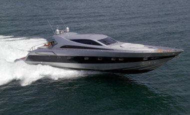 İtalya, Fiumicino (Roma), 4 Mayıs 2005, ALFAMARINE 78 lüks yatta, hava manzaralı - EDITORIAL