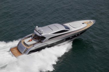 İtalya, Fiumicino (Roma), 4 Mayıs 2005, ALFAMARINE 78 lüks yatta, hava manzaralı - EDITORIAL