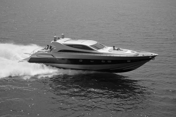 İtalya, Fiumicino (Roma), 3 Mayıs 2005, ALFAMARINE 78 lüks yatta, hava manzaralı - EDITORIAL