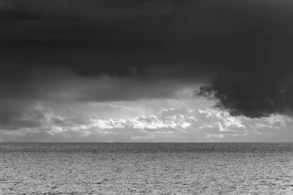 意大利 西西里 地中海 冬季西西里海峡上的风暴云 — 图库照片