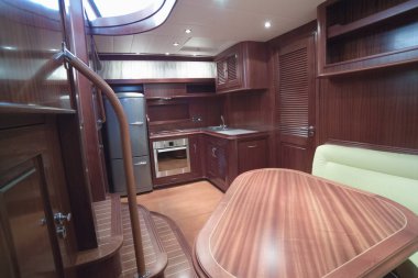 İtalya, Toskana, Viareggio, 6 Temmuz 2005, ABATI YACHTS PORTLAND 55 lüks yat, yemek, mutfak -
