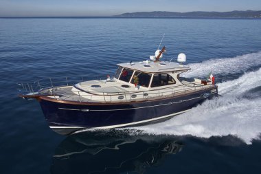 İtalya, Toskana, Viareggio; 12 Ocak 2006, ABATI YACHTS PORTLAND 55 Istakoz Lüks yat, hava manzaralı