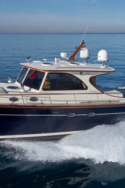 İtalya, Toskana, Viareggio; 12 Ocak 2006, ABATI YACHTS PORTLAND 55 Istakoz Lüks yat, hava manzaralı