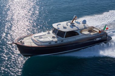 İtalya, Toskana, Viareggio; 12 Ocak 2006, ABATI YACHTS PORTLAND 55 Istakoz Lüks yat, hava manzaralı