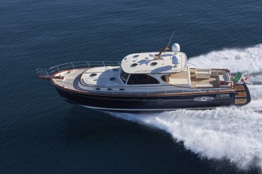 İtalya, Toskana, Viareggio; 12 Ocak 2006, ABATI YACHTS PORTLAND 55 Istakoz Lüks yat, hava manzaralı