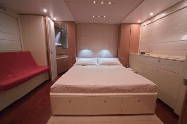 Fransa, Cannes, 8 Eylül 2005, CNM CONTINENTAL 80 lüks yat, ana yatak odası