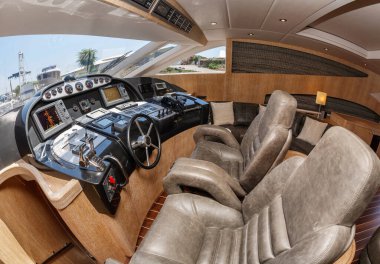 İtalya, Fiumicino (Roma); 19 Temmuz 2006, Alfamarine 78 lüks yat, yemek, kokpit ve sürücü konsolu - EDITORIAL