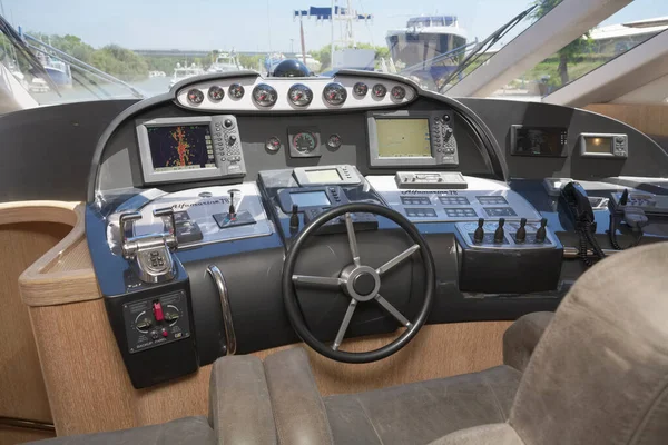 Italy Fiumicino Rome July 2006 Alfamarine Luxury Yacht Dinette Cockpit — Stock Photo, Image