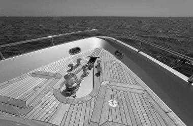 İtalya, Akdeniz, Fiumicino (Roma); 14 Haziran 2007, Alfamarine 72 lüks yat, pruva manzarası - EDITORIAL