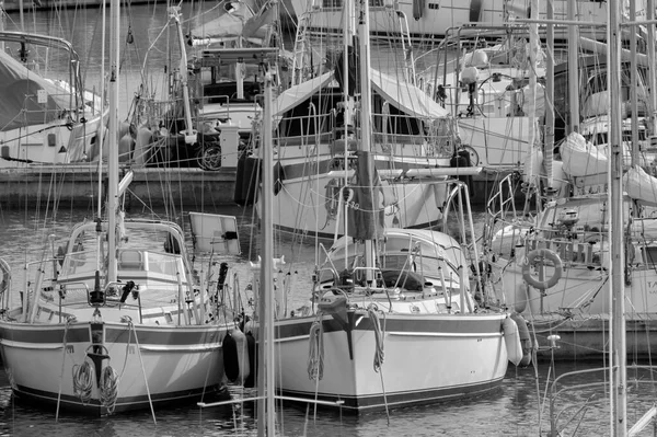 意大利 西西里 地中海 拉古萨海 拉古萨省 2021年1月21日 港口的豪华游艇 Editorial — 图库照片