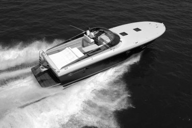 İtalya, Akdeniz, Fiumicino (Roma); 12 Temmuz 2003, ITAMA 48 lüks yat, hava manzarası - EDITORIAL