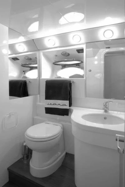 Italien Fiumicino Rom Juli 2003 Itama Lyxyacht Meter Master Bathroom — Stockfoto