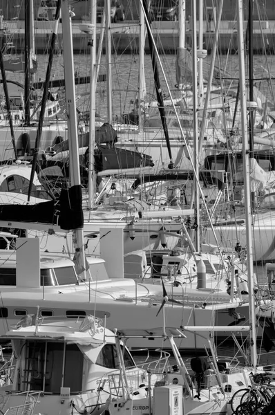 意大利 西西里 地中海 拉古萨海 拉古萨省 2021年1月25日 港口的豪华游艇 Editorial — 图库照片