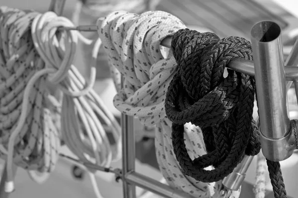 Itália Sicília Marina Ragusa Província Ragusa Cordas Náuticas Num Barco — Fotografia de Stock