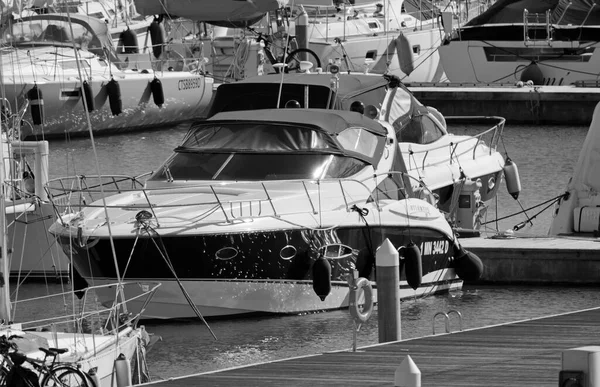 イタリア シチリア島 地中海 マリーナ ラグーザ ラグーザ州 2021年1月27日 港内の高級ヨット Editorial — ストック写真
