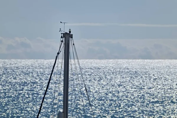 Italia Sicilia Mar Mediterráneo Marina Ragusa Provincia Ragusa Mástil Velero —  Fotos de Stock