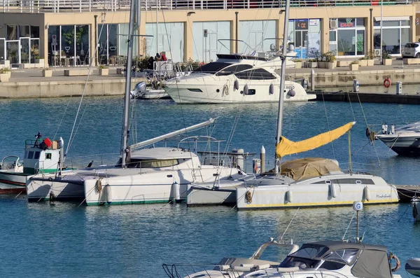 Italien Sicilien Medelhavet Marina Ragusa Ragusaprovinsen Januari 2021 Motorbåtar Och — Stockfoto