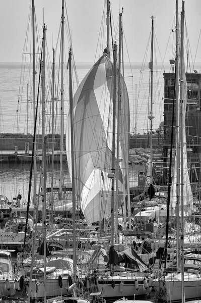 イタリア シチリア島 地中海 マリーナ ラグーザ ラグーザ州 2月2021 ポート内の高級ヨット Editorial — ストック写真