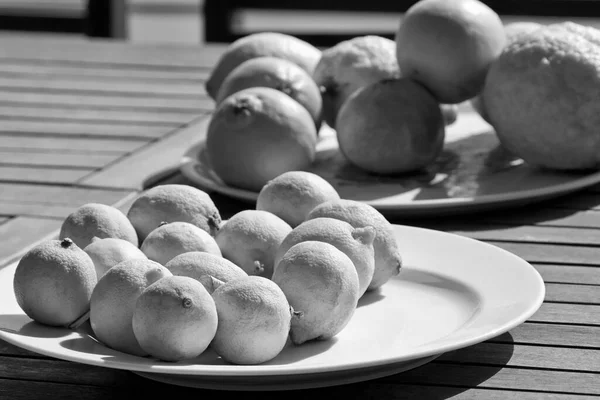 Itália Sicília Limões Sicilianos Laranjas Uma Mesa Madeira — Fotografia de Stock