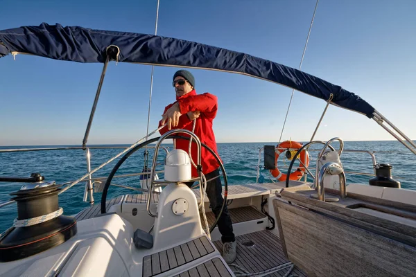 Italien Medelhavet Sicilien Channel Man Cruising Segelbåt — Stockfoto