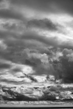 İtalya, Sicilya, Akdeniz, Sicilya Kanalı 'nda kışın fırtına bulutları