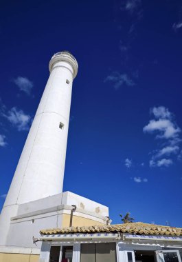İtalya, Sicilya, Akdeniz, Punta Secca (Ragusa Eyaleti), deniz feneri manzarası
