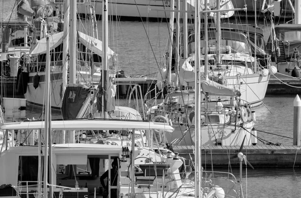 意大利 西西里 地中海 拉古萨海 拉古萨省 2021年4月10日 港口的豪华游艇 Editorial — 图库照片