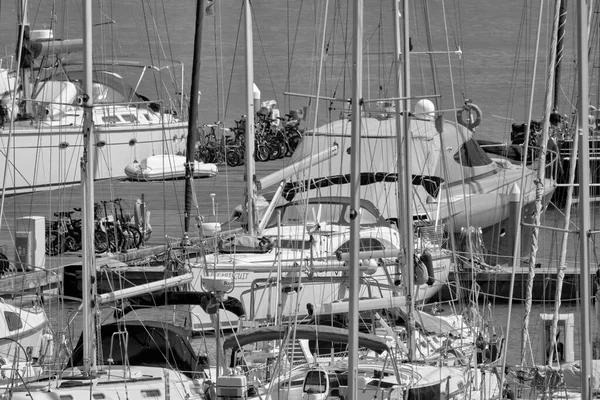 Italien Sicilien Medelhavet Marina Ragusa Ragusaprovinsen April 2021 Lyxjakter Hamnen — Stockfoto