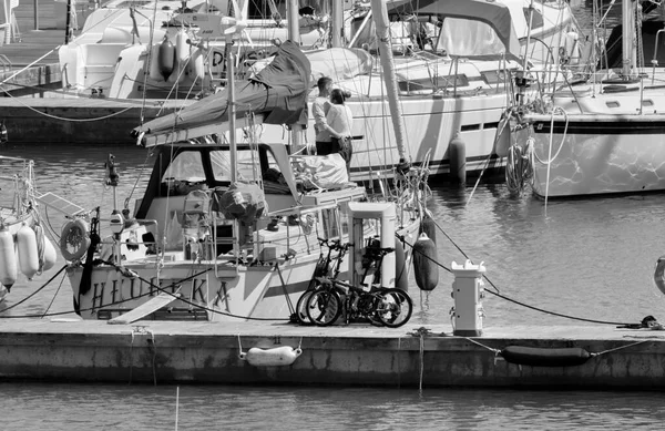意大利 西西里 地中海 拉古萨海 拉古萨省 2021年4月20日 在港口的一艘帆船上结婚 Editorial — 图库照片