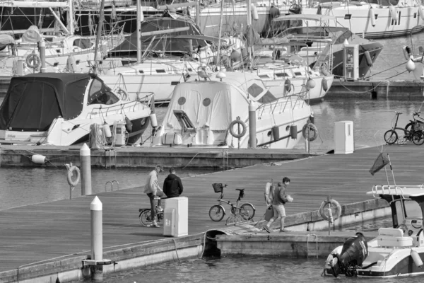 Italien Sizilien Mittelmeer Marina Ragusa Provinz Ragusa April 2021 Menschen — Stockfoto