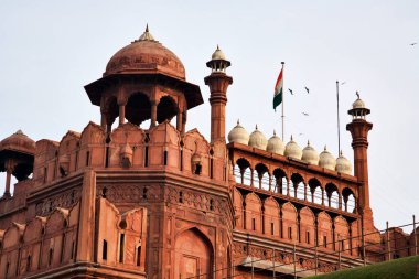 Hindistan, Delhi, Kızıl Kale, Yamuna nehrinin kıyısında Şah Cihan tarafından 17. yüzyılın Delhi kalesi olarak inşa edildi.