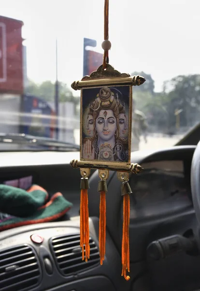 India Delhi Shiva Reproducción Sagrada Colgando Del Techo Taxi —  Fotos de Stock