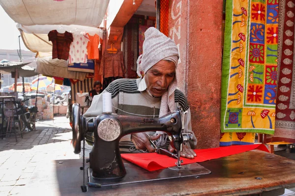 Inde Rajasthan Jaipur Janvier 2007 Tailleur Indien Travaillant Dans Rue — Photo