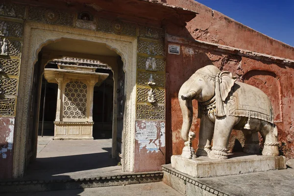 Hindistan Rajasthan Jaipur Hindu Tapınağının Girişinde Mermer Fil — Stok fotoğraf